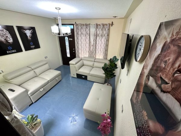 Hermoso apartamento a solo unos pasos del Parque Central y del estadio, en el céntrico Edificio Elvira